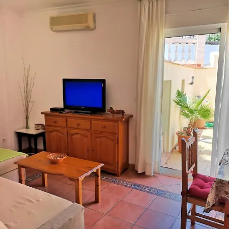 Carabeo Playa Апартаменти Нерха