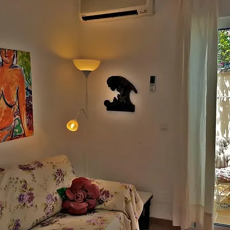 Апартаменти Carabeo Playa Нерха